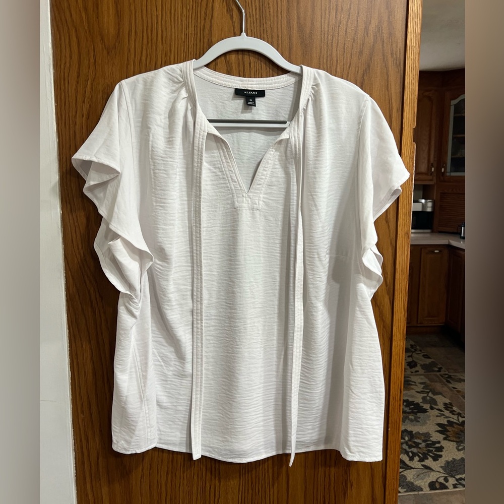 Alfani woman’s white cap sleeve blouse